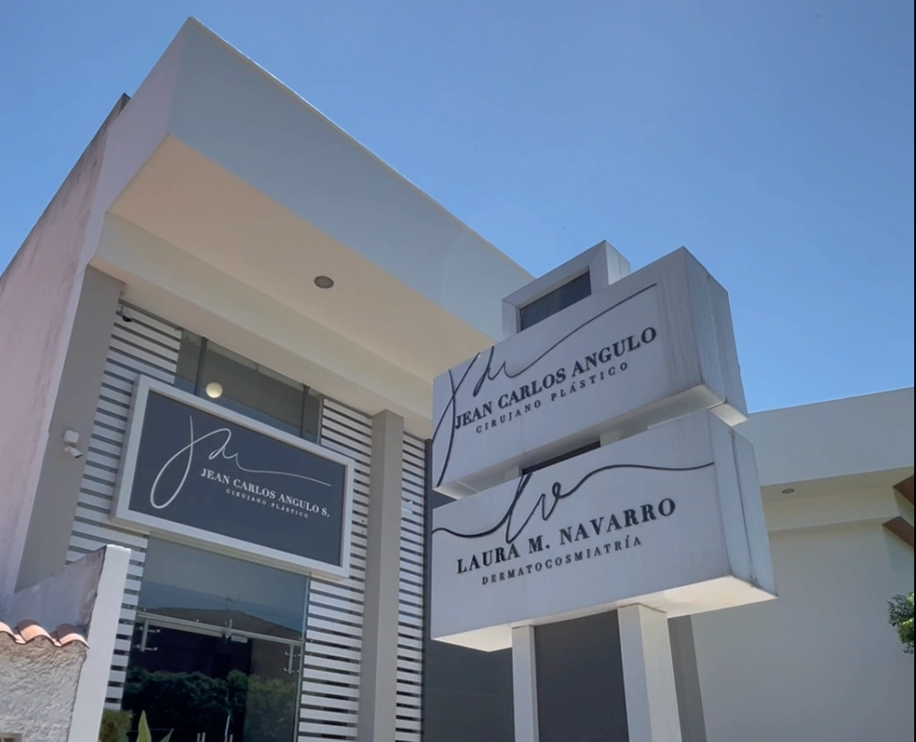 Jean-Carlos-Angulo-Cirujano-Plastico